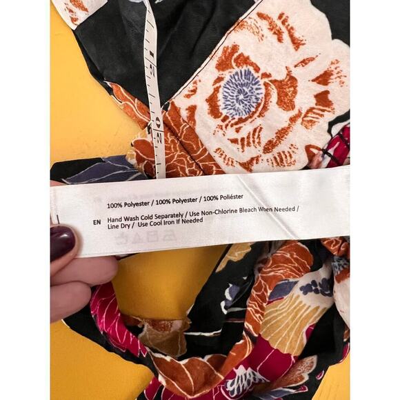 Band of the Free Black Berry Floral Print Camille Crossover Crop Top Size XS NWT - Picture 9 of 10